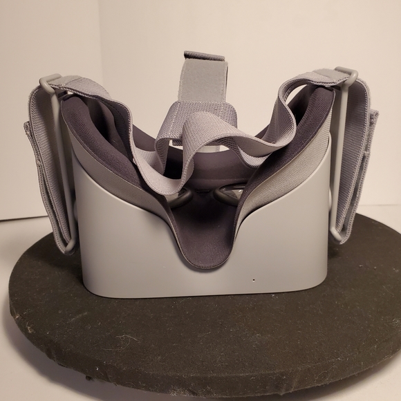 Oculus Go Standalone VR Headset
I had to buy the controller separately (Added) - Picture 8 of 11